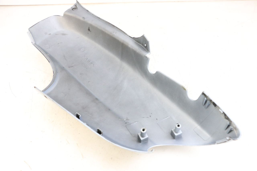 photo de VERKLEIDUNG HINTEN RECHTS YAMAHA YN NEO'S 50 (1997 - 2004) - Detailansicht des Bauteils