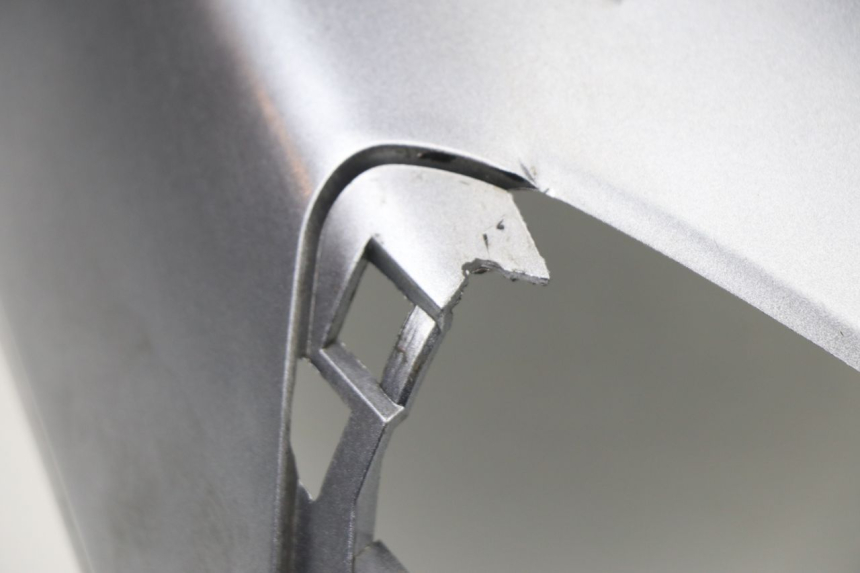 photo de VERKLEIDUNG HINTEN RECHTS YAMAHA YP MAJESTY 400 (2004 - 2008) - Oberflächenzustand und Material