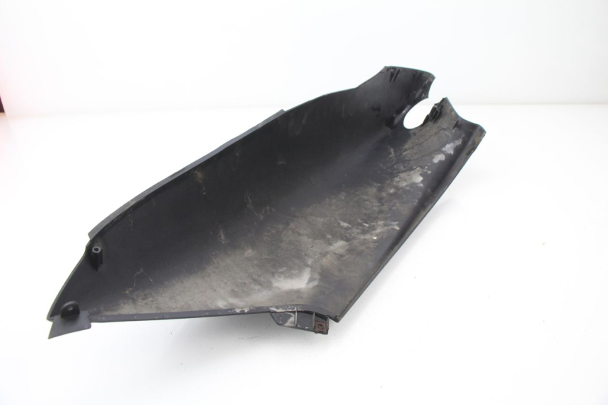 photo de VERKLEIDUNG HINTEN RECHTS YAMAHA YP MAJESTY 125 (1998 - 2001) - Zoom auf Gebrauchszustand