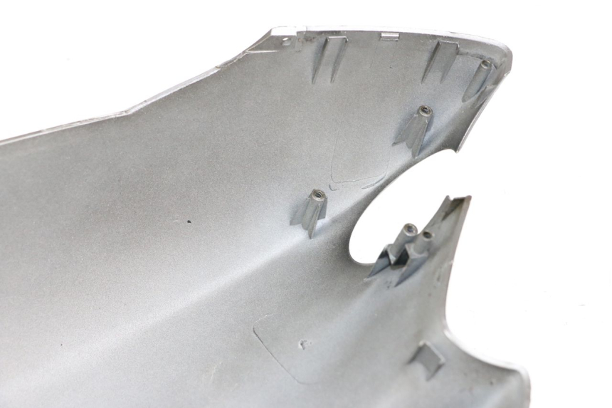 photo de VERKLEIDUNG HINTEN RECHTS YAMAHA YP MAJESTY 125 (2002 - 2006) - Zoom auf Gebrauchszustand