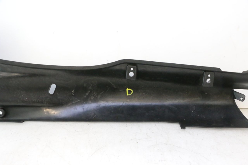 photo de VERKLEIDUNG HINTEN RECHTS KAWASAKI ZZR 600 (1995 - 2004) - Charakteristische Merkmale