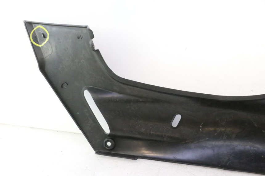 photo de VERKLEIDUNG HINTEN RECHTS KAWASAKI ZZR 600 (1995 - 2004) - Zoom auf Komponenten