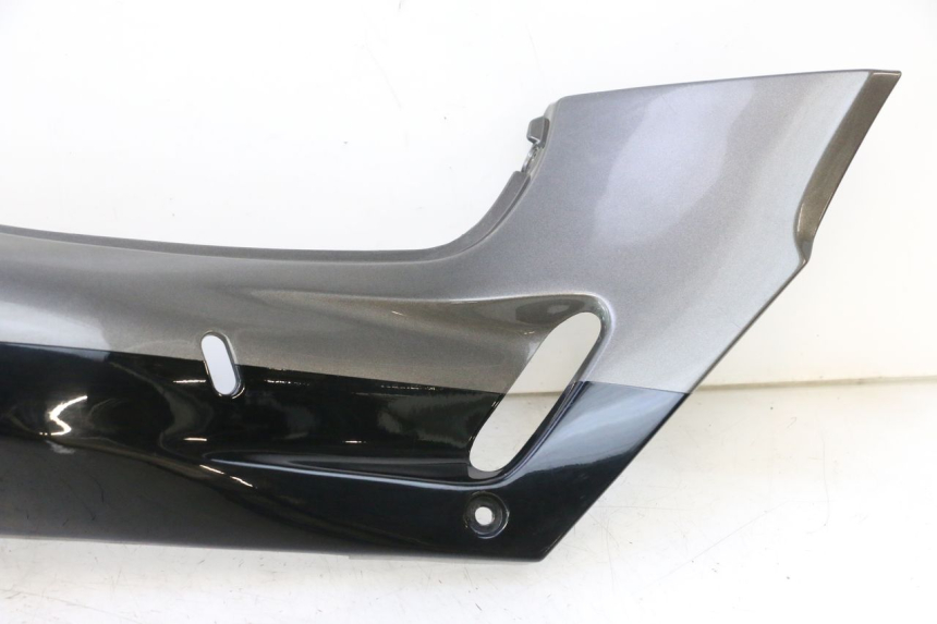photo de VERKLEIDUNG HINTEN RECHTS KAWASAKI ZZR 600 (1995 - 2004) - Technische Nahaufnahme