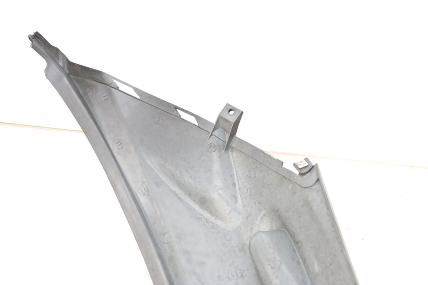 photo de HINTERE LINKE SEITENVERKLEIDUNG DAELIM A-FOUR 2T 50 (2005 - 2012) - Detailansicht des Bauteils