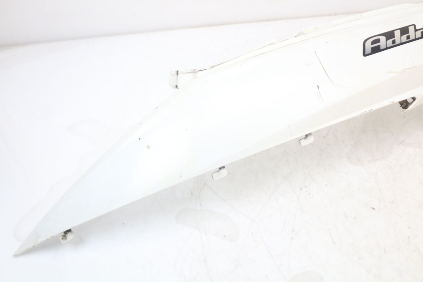 photo de VERKLEIDUNG HINTEN LINKS SUZUKI ADDRESS 110 (2015 - 2020) - Zoom auf Gebrauchszustand