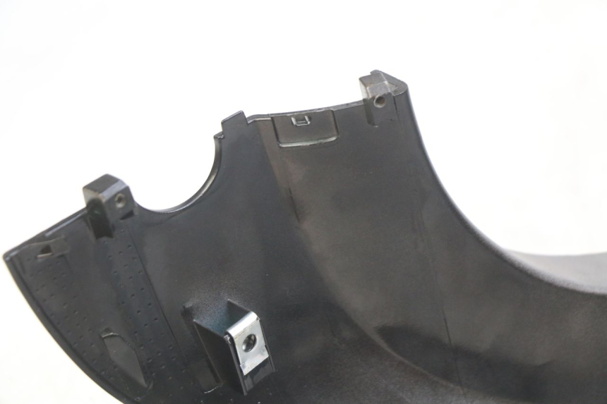 photo de LINKES HINTERES SEITENTEIL KYMCO AGILITY 16+ 4T 50 (2018 - 2023) - Details der Befestigungspunkte