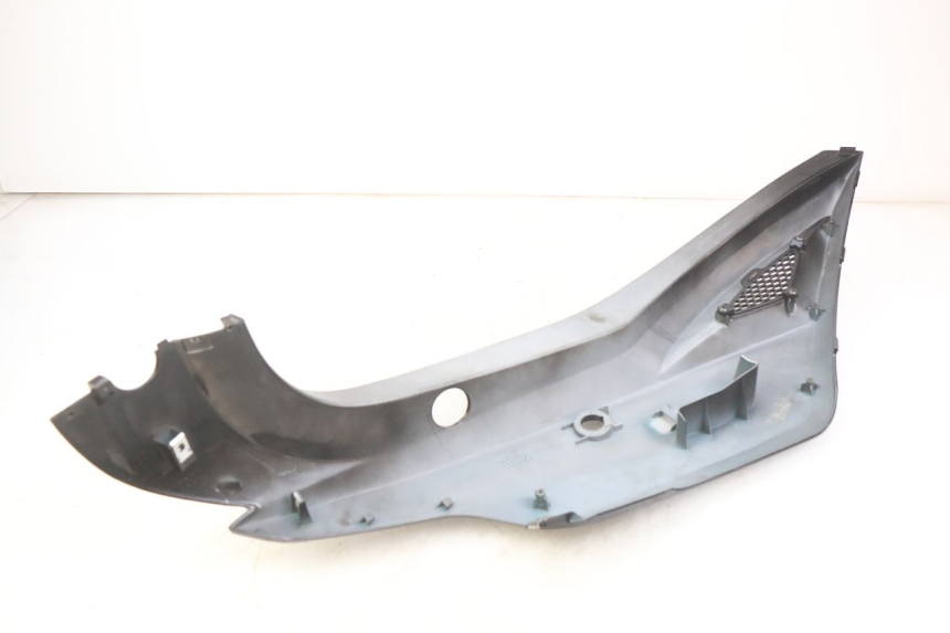 photo de LINKES HINTERES SEITENTEIL KYMCO AGILITY 16+ 4T 50 (2018 - 2023) - Oberflächenzustand und Material