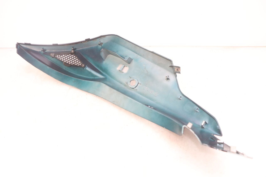 photo de LINKES HINTERES SEITENTEIL KYMCO AGILITY 16+ 4T 50 (2018 - 2023) - Details der Befestigungspunkte