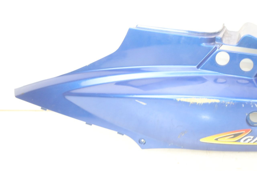 photo de LINKES HINTERES SEITENTEIL KYMCO AGILITY 4T 50 (2005 - 2018) - Kennzeichnungen und Originalreferenzen