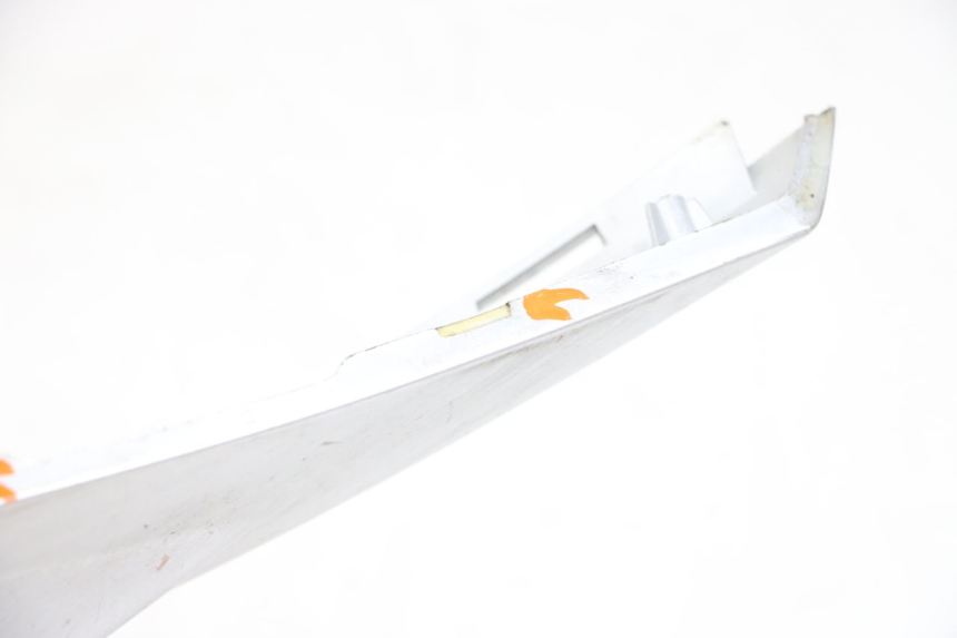 photo de LINKES HINTERES SEITENTEIL KYMCO AGILITY 4T 50 (2005 - 2018) - Zoom auf Gebrauchszustand