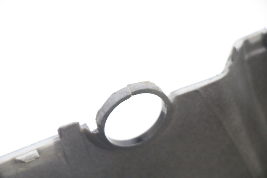 photo de LINKES HINTERES SEITENTEIL KYMCO AGILITY 4T 50 (2005 - 2018) - Kennzeichnungen und Originalreferenzen