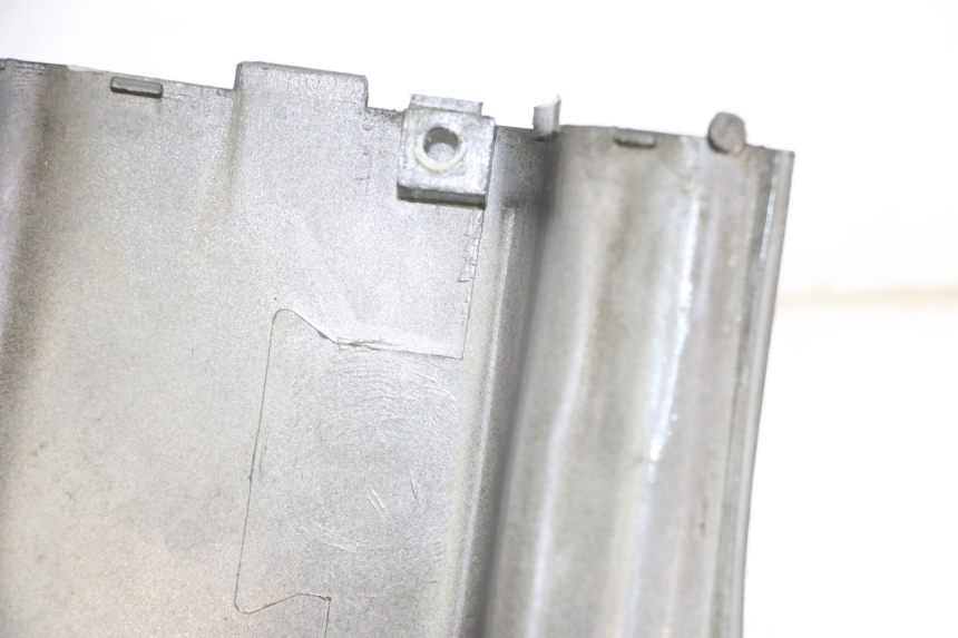 photo de LINKES HINTERES SEITENTEIL KYMCO AGILITY 4T 50 (2005 - 2018) - Zoom auf Gebrauchszustand