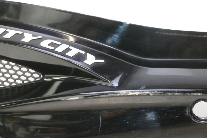 photo de VERKLEIDUNG HINTEN LINKS KYMCO AGILITY CITY 16P 125 (2015 - 2024) - Zoom auf Gebrauchszustand