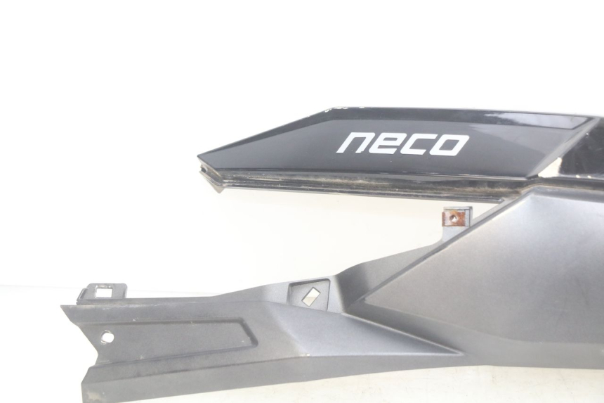 photo de HINTERE LINKE SEITENVERKLEIDUNG NECO ALEXONE 125 (2017 - 2024) - Hochauflösende Nahaufnahme