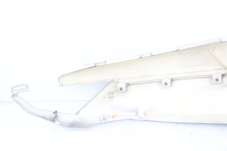 photo de HINTERE LINKE SEITENVERKLEIDUNG NECO ALEXONE 125 (2017 - 2024) - Oberflächenzustand und Material