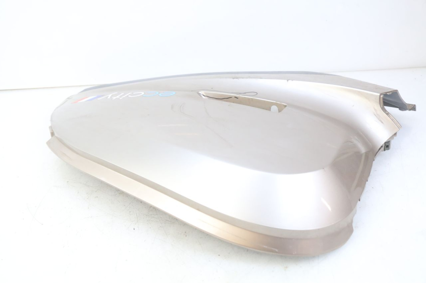 photo de LINKS HINTEN LINKS ECCITY ARTELEC 670 1 (2013 - 2017) - Oberflächenzustand und Material