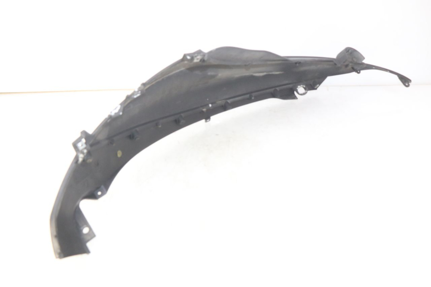 photo de HINTERE LINKE SEITENVERKLEIDUNG PIAGGIO BEVERLY 125 (2010 - 2015) - Detailansicht des Bauteils