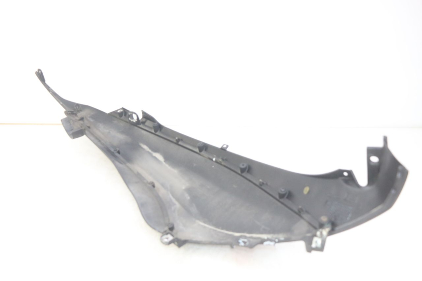 photo de HINTERE LINKE SEITENVERKLEIDUNG PIAGGIO BEVERLY 125 (2010 - 2015) - Zoom auf Gebrauchszustand