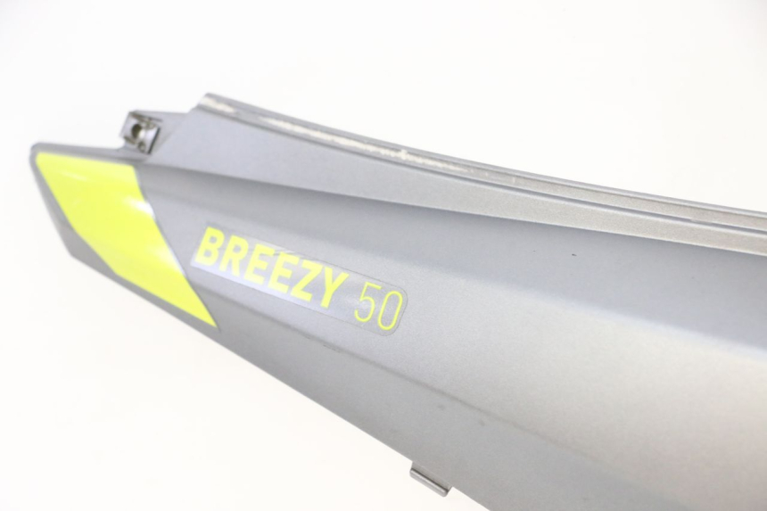 photo de VERKLEIDUNG HINTEN LINKS MOTRON BREEZY 4T 50 (2021 - 2025) - Zoom auf Komponenten