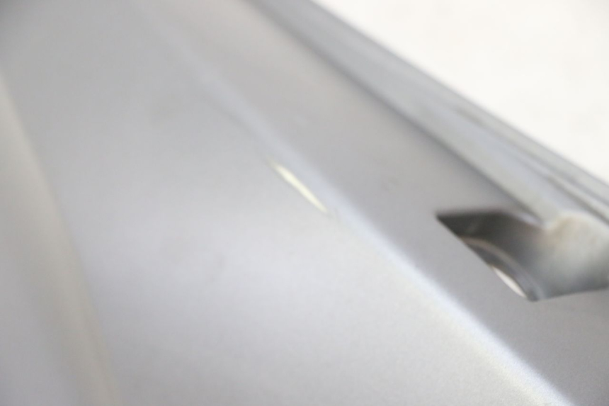 photo de VERKLEIDUNG HINTEN LINKS MOTRON BREEZY 4T 50 (2021 - 2025) - Details der Befestigungspunkte