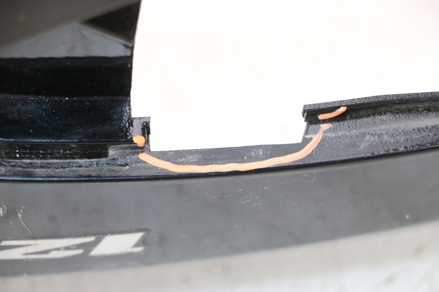 photo de VERKLEIDUNG HINTEN LINKS SUZUKI BURGMAN 125 (2007 - 2014) - Technische Nahaufnahme