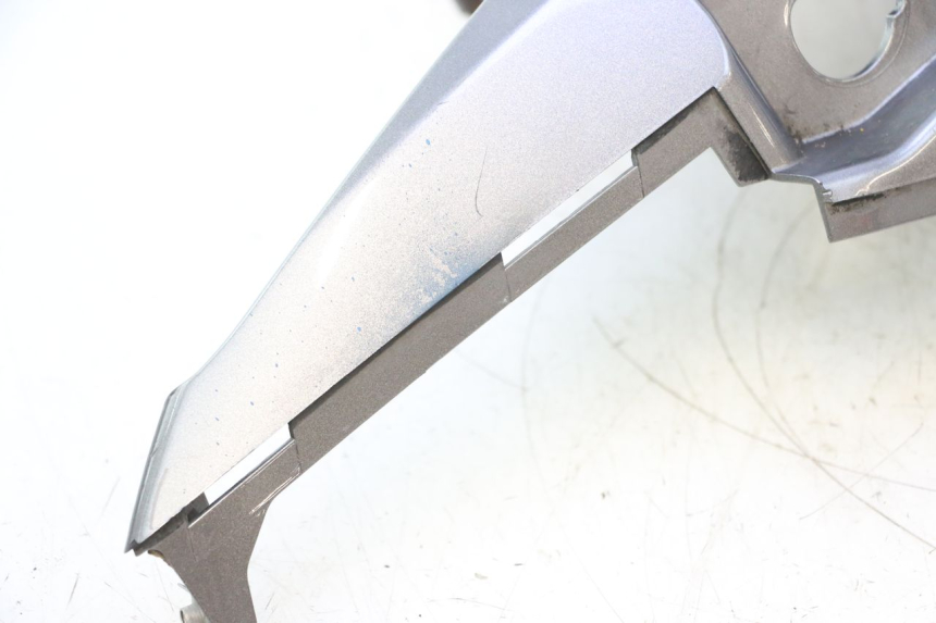 photo de VERKLEIDUNG HINTEN LINKS SUZUKI BURGMAN 125 (2007 - 2014) - Charakteristische Merkmale