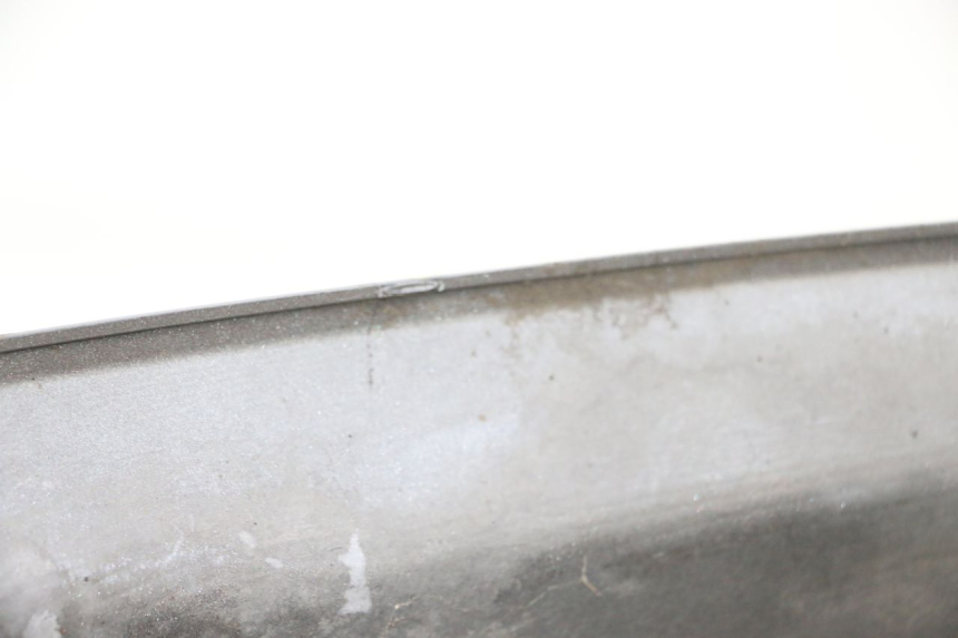 photo de VERKLEIDUNG HINTEN LINKS SUZUKI BURGMAN 125 (2007 - 2014) - Zoom auf Gebrauchszustand