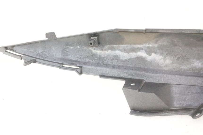 photo de VERKLEIDUNG HINTEN LINKS SUZUKI BURGMAN 125 (2007 - 2014) - Details der Befestigungspunkte