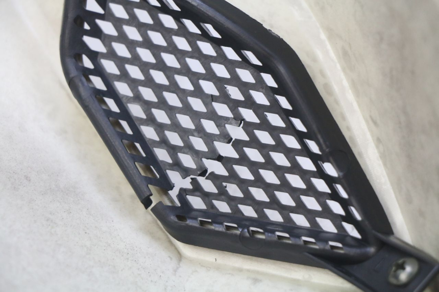 photo de HINTERE LINKE SEITENVERKLEIDUNG ORCAL CAVARO 4T 50 (2019 - 2023) - Details der Befestigungspunkte