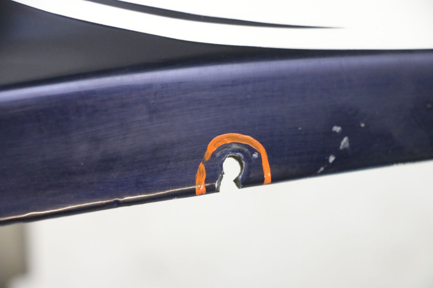 photo de VERKLEIDUNG HINTEN LINKS HONDA CBR RR FIREBLADE 900 (1992 - 1994) - Details der Befestigungspunkte