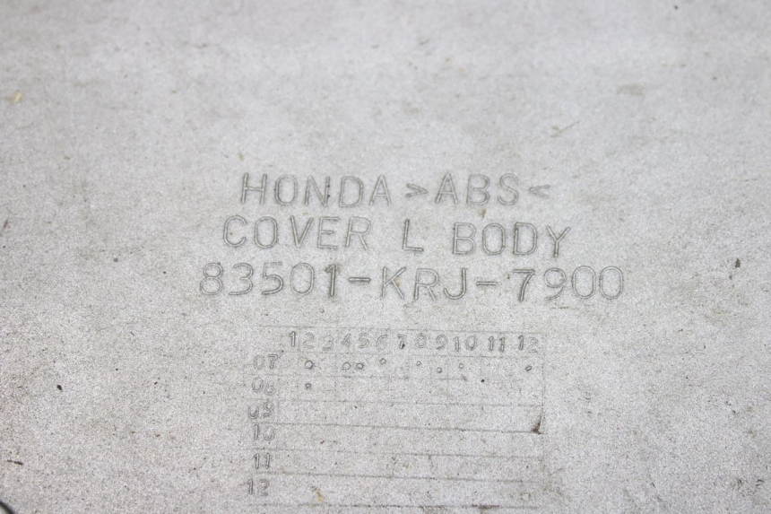 photo de LINKES HINTERES SEITENTEIL HONDA FES S-WING SWING ABS 125 (2007 - 2015) - Details der Befestigungspunkte