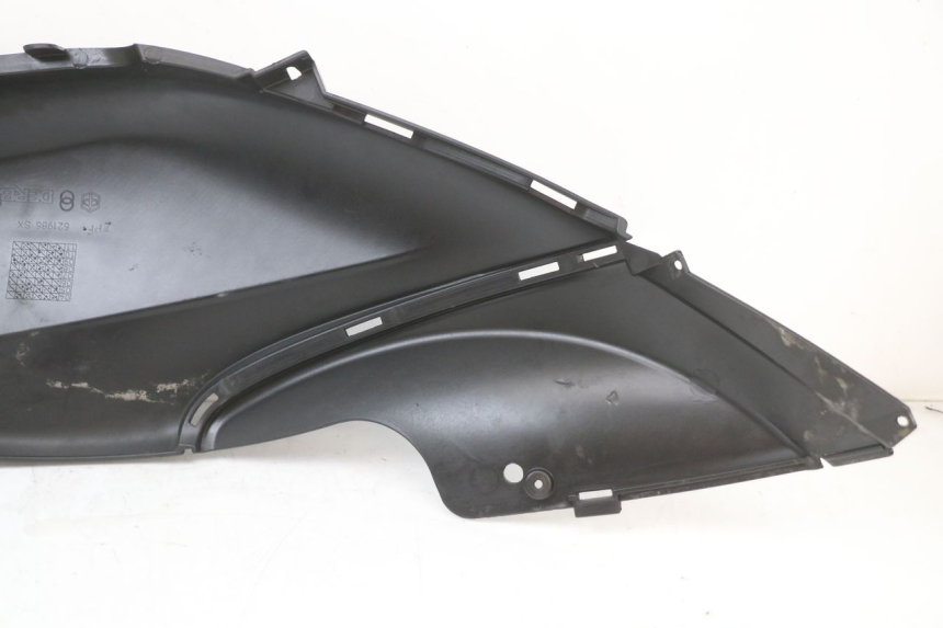 photo de VERKLEIDUNG HINTEN LINKS PIAGGIO FLY 2T 50 (2004 - 2017) - Oberflächenzustand und Material
