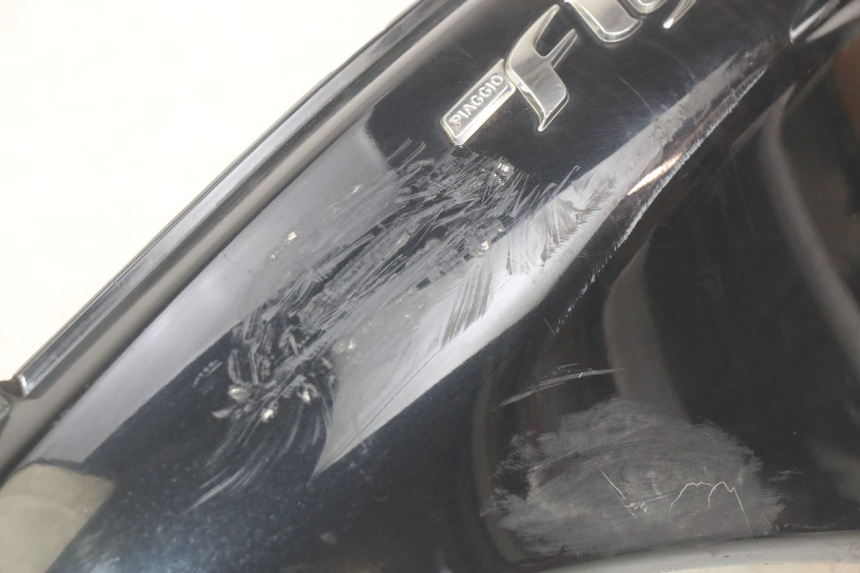 photo de LINKES HINTERES SEITENTEIL PIAGGIO FLY 4T 50 (2013 - 2017) - Details der Befestigungspunkte