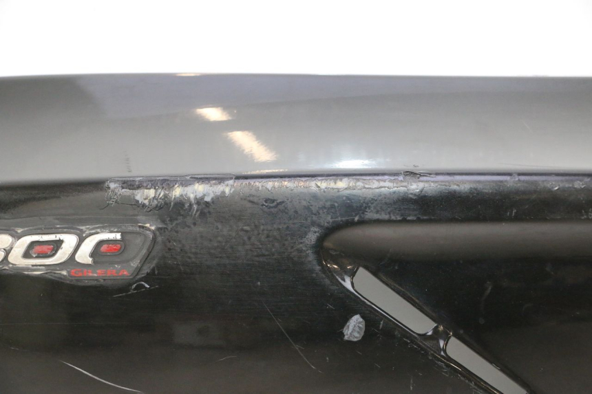 photo de VERKLEIDUNG HINTEN LINKS GILERA GP 800 (2007 - 2013) - Zoom auf Gebrauchszustand