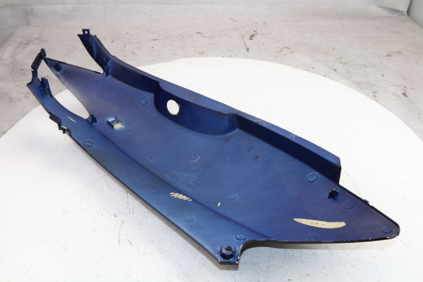 photo de VERKLEIDUNG HINTEN LINKS KYMCO GRAND DINK 125 (2008 - 2014) - Detailansicht des Bauteils