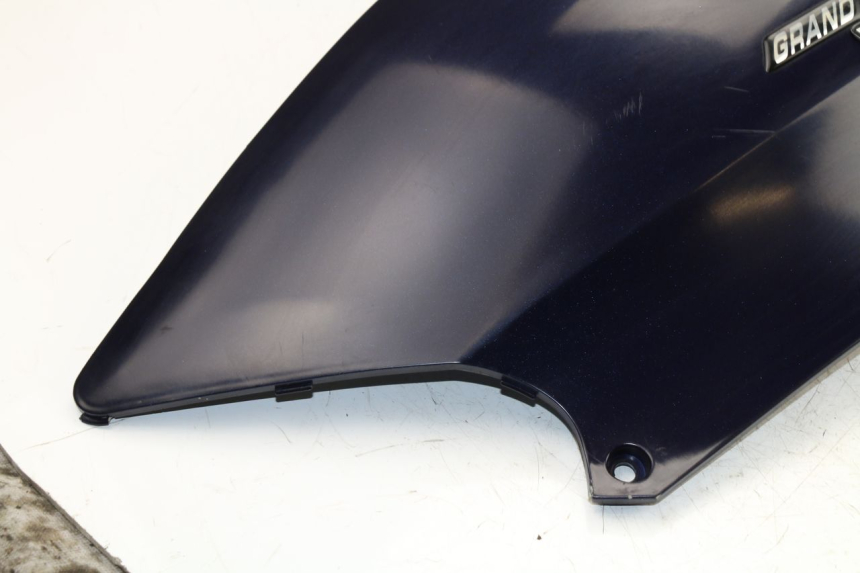 photo de VERKLEIDUNG HINTEN LINKS KYMCO GRAND DINK 125 (2008 - 2014) - Charakteristische Merkmale