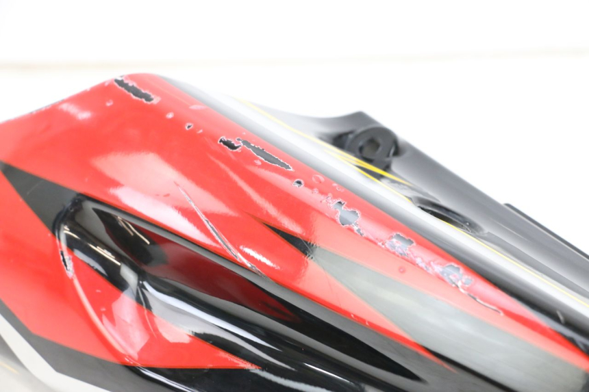 photo de VERKLEIDUNG HINTEN LINKS HYOSUNG GTR 125 (2006 - 2008) - Zoom auf Gebrauchszustand