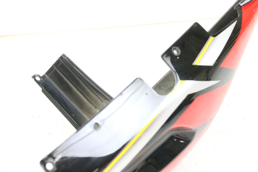 photo de VERKLEIDUNG HINTEN LINKS HYOSUNG GTR 125 (2006 - 2008) - Kennzeichnungen und Originalreferenzen