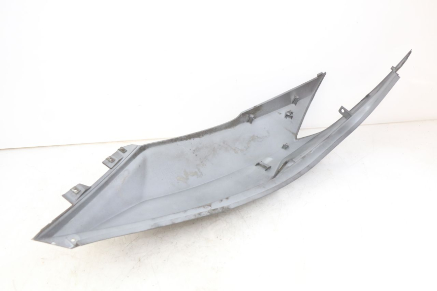 photo de LINKES HINTERES SEITENTEIL SYM GTS EFI 125 (2012 - 2016) - Technische Nahaufnahme