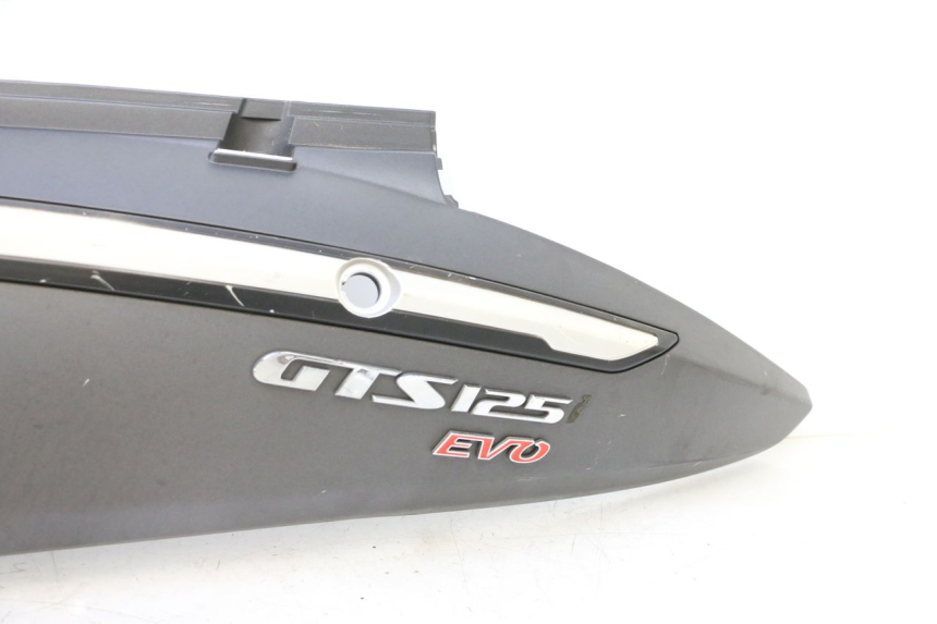 photo de VERKLEIDUNG HINTEN LINKS SYM GTS EVO 125 (2009 - 2013) - Zoom auf Gebrauchszustand