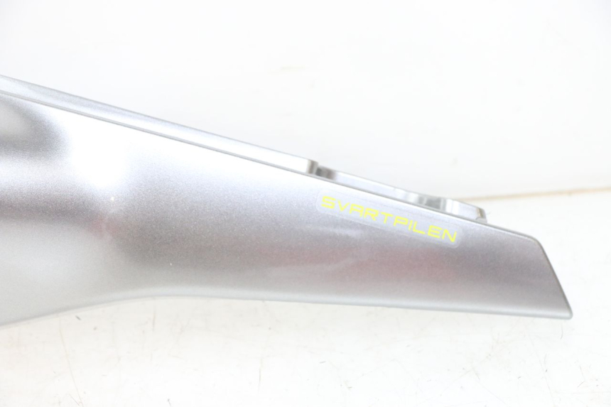 photo de VERKLEIDUNG HINTEN LINKS HUSQVARNA SVARTPILEN 401 (2018 - 2023) - Geprüftes Gebrauchtteil