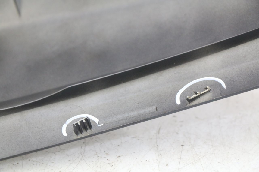 photo de LINKES HINTERES SEITENTEIL YAMAHA HW XENTER 125 (2011 - 2017) - Zoom auf Gebrauchszustand