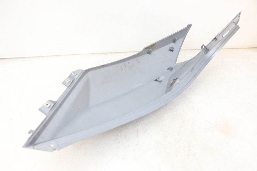 photo de VERKLEIDUNG HINTEN LINKS SYM JOYMAX 125 (2010 - 2017) - Detailansicht des Bauteils