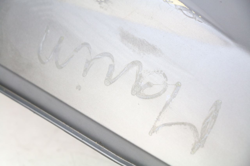 photo de LINKES HINTERES SEITENTEIL PEUGEOT KISBEE 2T 50 (2010 - 2017) - Details der Befestigungspunkte