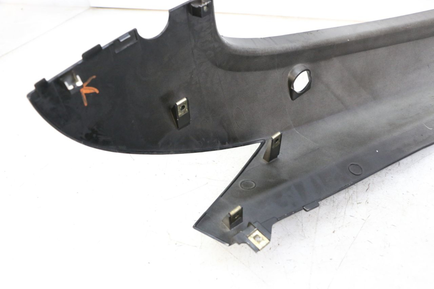 photo de VERKLEIDUNG HINTEN LINKS KYMCO PEOPLE S 125 (2000 - 2008) - Detailansicht des Bauteils
