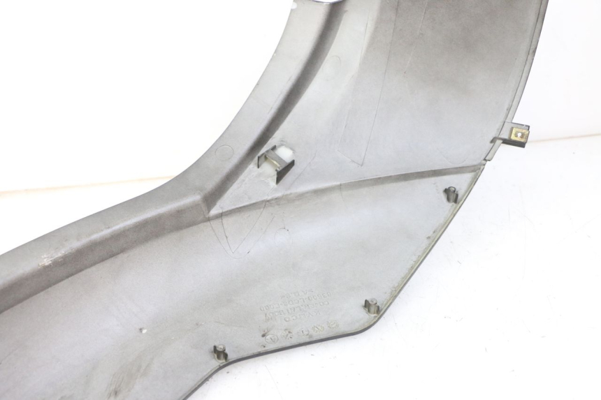 photo de VERKLEIDUNG HINTEN LINKS KYMCO PEOPLE S 125 (2000 - 2008) - Details der Befestigungspunkte