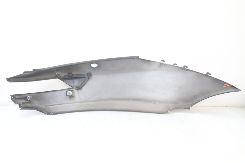 photo de VERKLEIDUNG HINTEN LINKS PIAGGIO MP3 HPE 350 (2018 - 2020) - Details der Befestigungspunkte