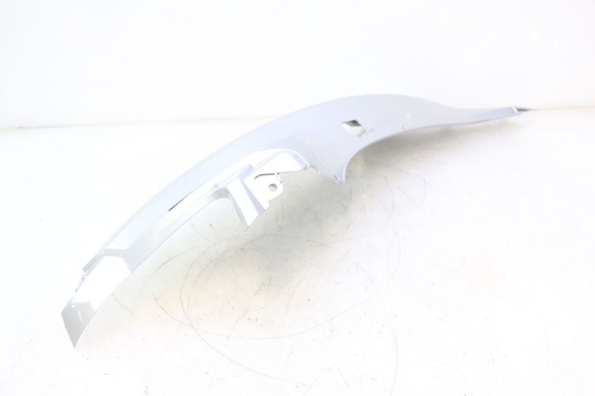 photo de VERKLEIDUNG HINTEN LINKS PIAGGIO MP3 LT 300 (2010 - 2016) - Details der Befestigungspunkte