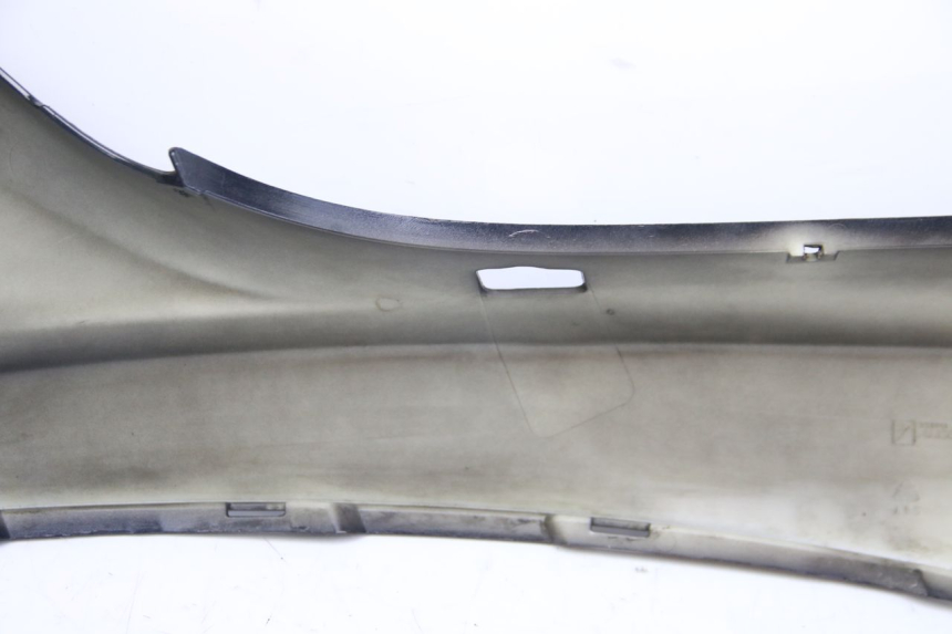 photo de LINKES HINTERES SEITENTEIL PIAGGIO MP3 125 (2006 - 2014) - Details der Befestigungspunkte