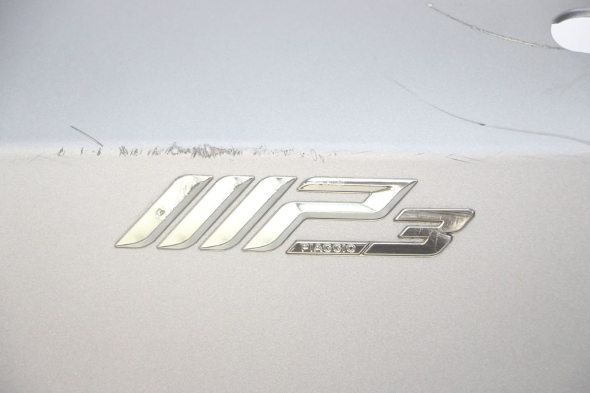 photo de LINKES HINTERES SEITENTEIL PIAGGIO MP3 500 (2014 - 2017) - Fokus auf die Struktur